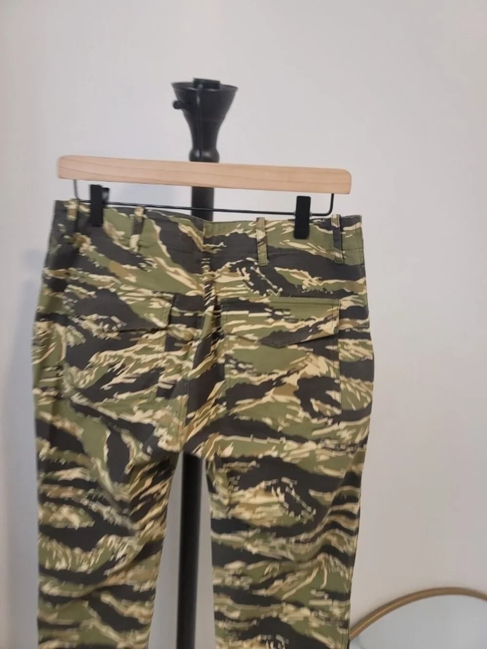 Nili Lotan Women's Jenna Pants Size 6 Green Cotton Twill Tiger Print Camo - Picture 4 of 9